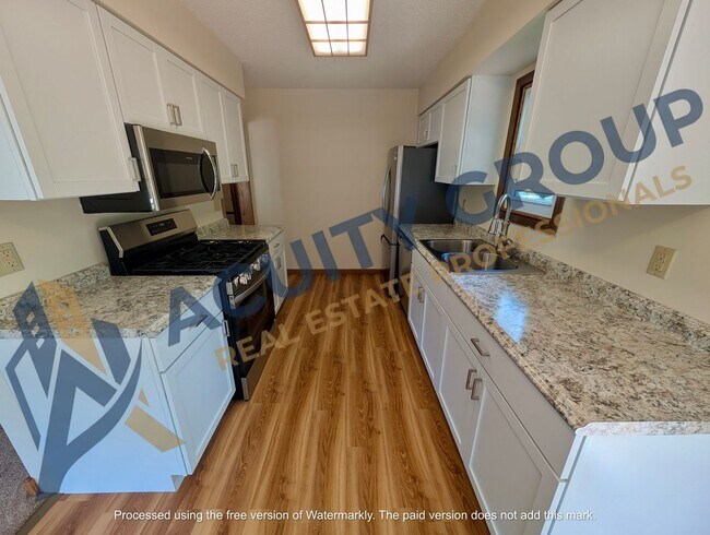 Building Photo - Elm Creek Park adjacent Large 2+BR House For Rent