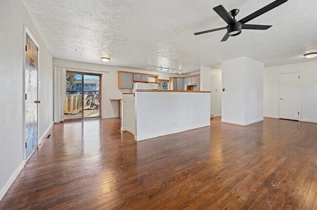 Building Photo - 1431 Northview Dr