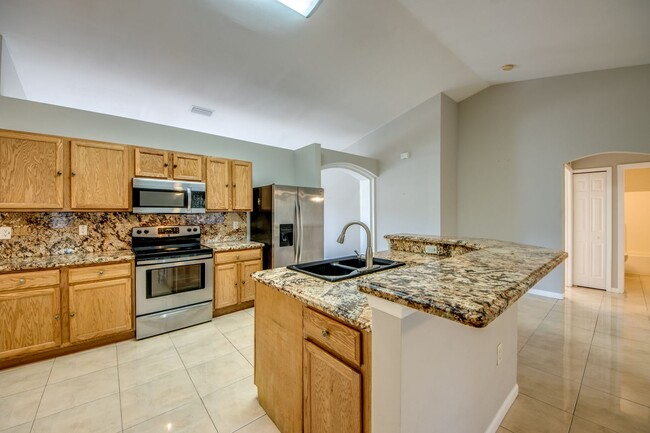 Building Photo - 2462 Nature Pointe Loop