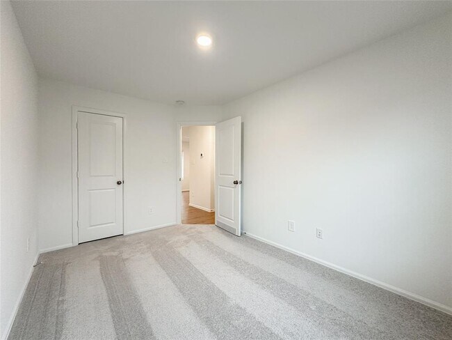 Building Photo - 1515 Las Cuevas Dr