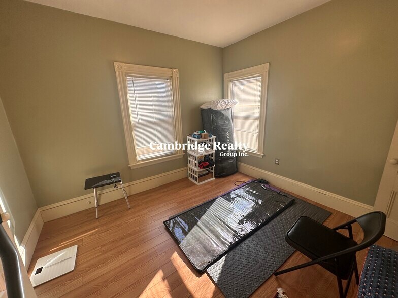 Building Photo - 374 Highland Ave
