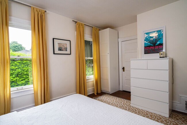 Building Photo - R0441