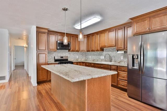 Building Photo - 893 Crest Dr