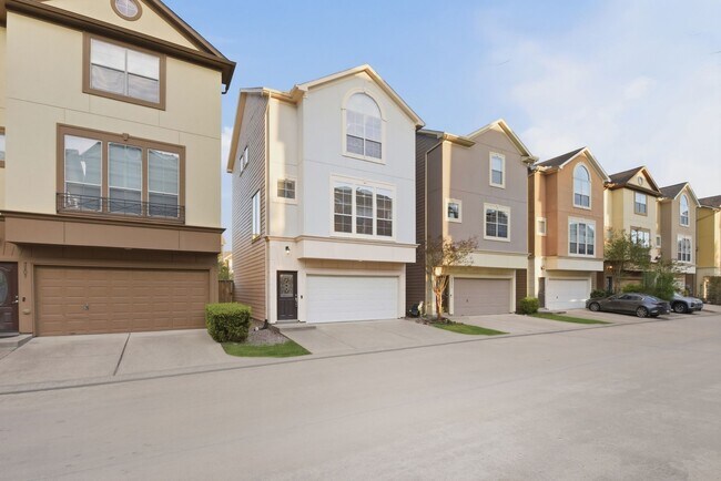 Building Photo - 3209 Clearview Cir