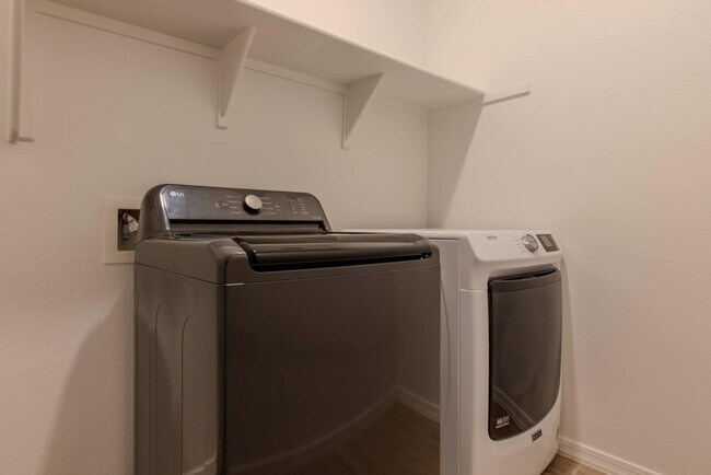 Building Photo - 11248 E Unger Ave