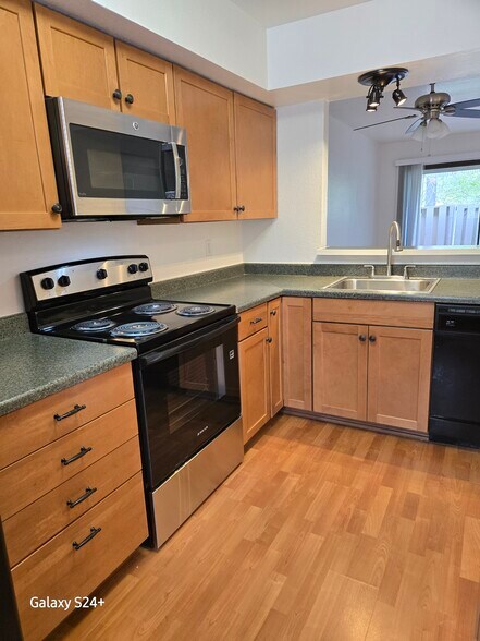 Building Photo - 13055 Lincoln Way
