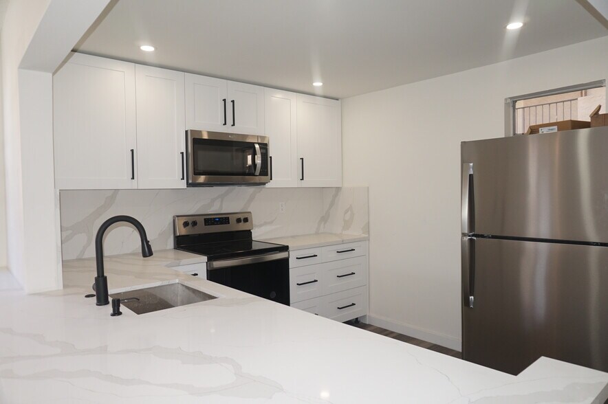 Kitchen - 408 NW 68th Ave