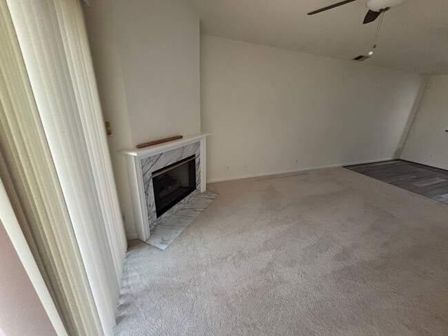 Building Photo - Charming 2 Bedroom Condo Located in York C...
