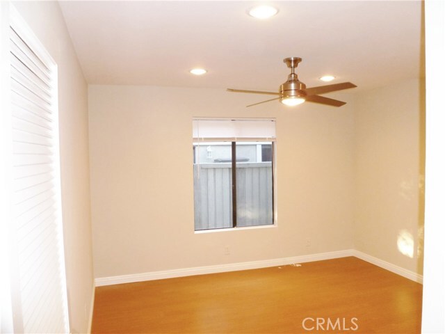 Building Photo - 215 Springview