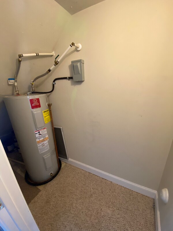 Building Photo - 3600 Old Forest Rd