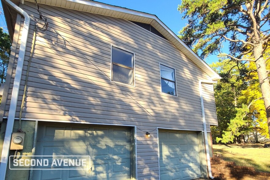 Building Photo - 1100 Moonglow Cir