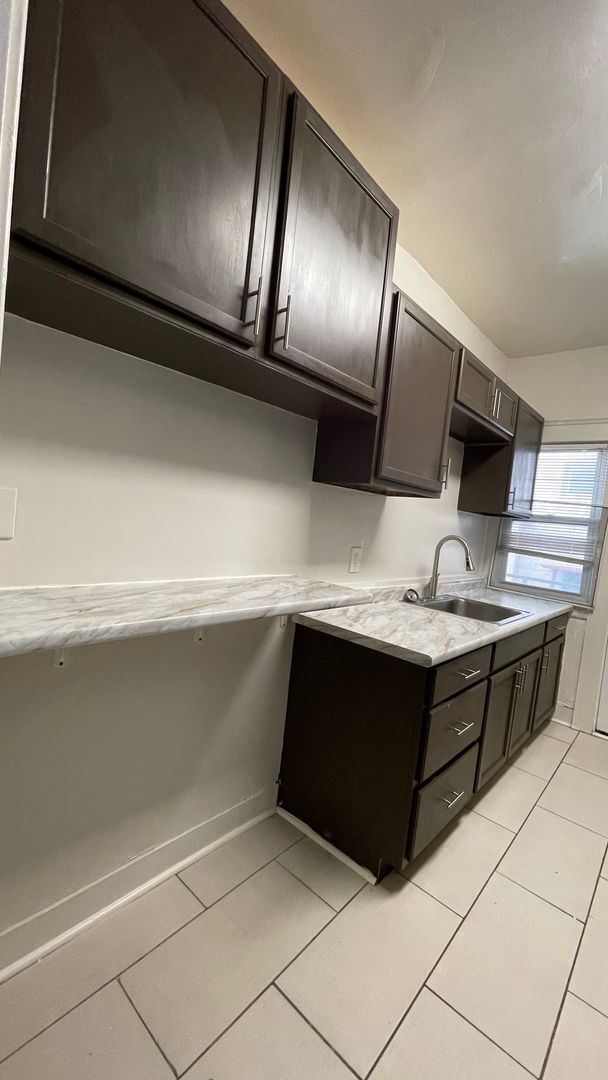 Building Photo - Completely remodeled 2 bedroom apartment n...