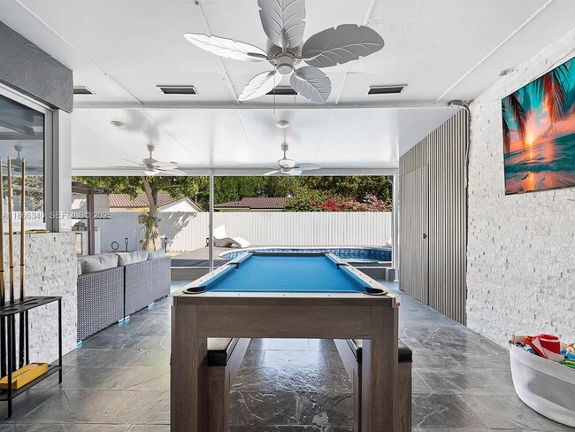 Building Photo - 6951 Miami Lakeway S