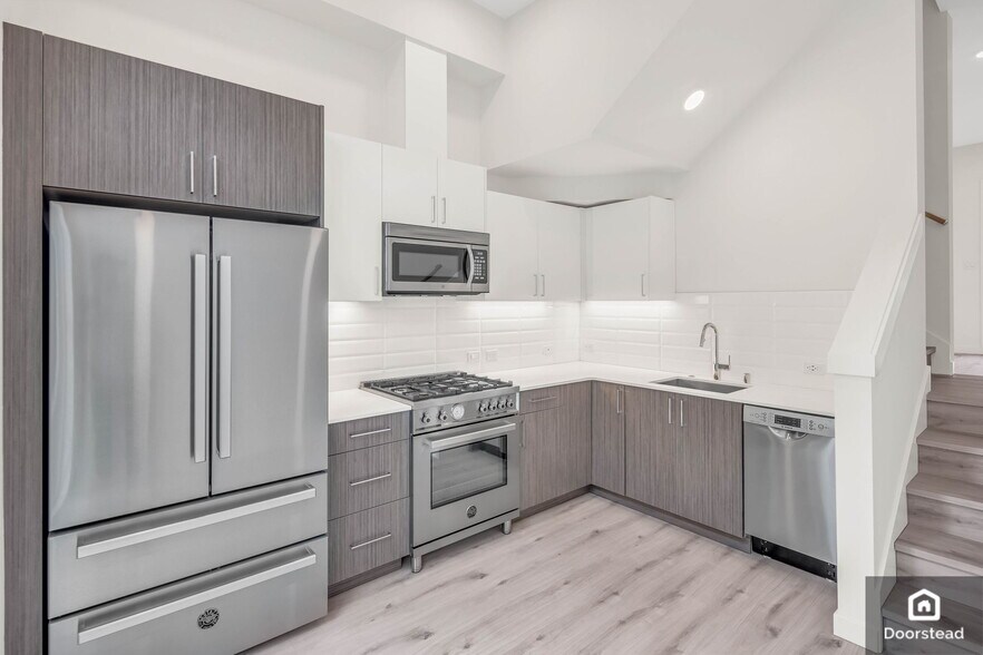 Primary Photo - 3015 30th Ave W