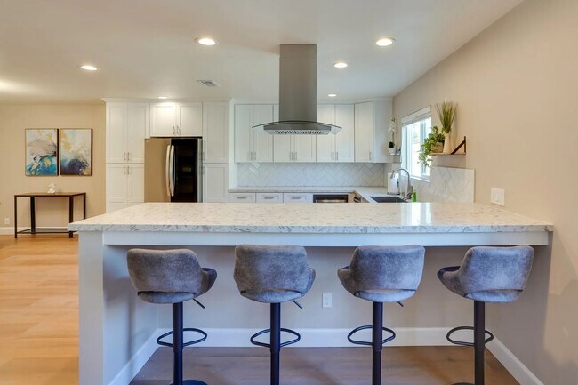 Building Photo - 3901 W Compton Ave