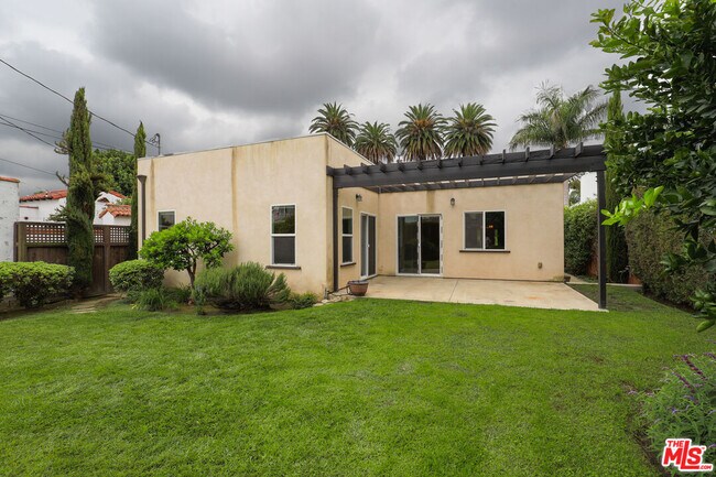 Building Photo - 2210 Manning Ave
