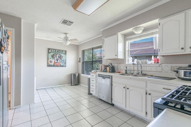 Building Photo - 2807 Beechnut Trce
