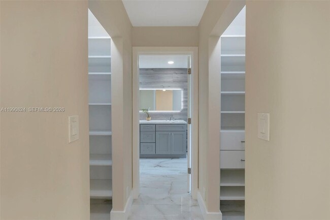 Building Photo - 10425 NW 48th Manor