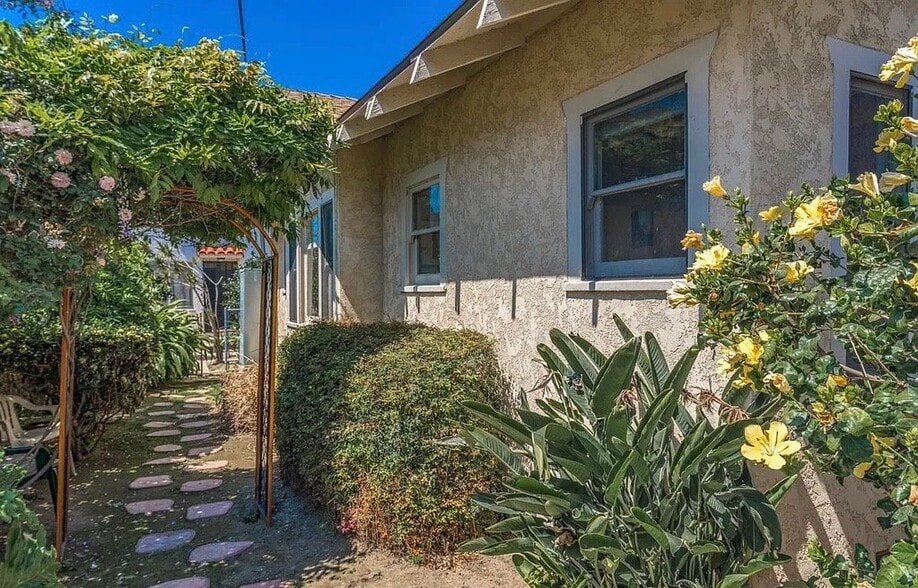Building Photo - 367 Junipero Ave