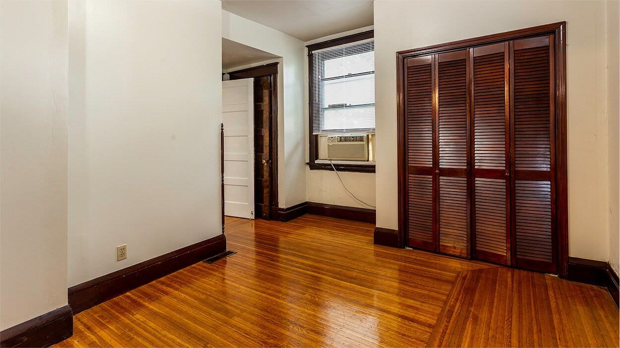 Rear room - 532 Riddle Rd