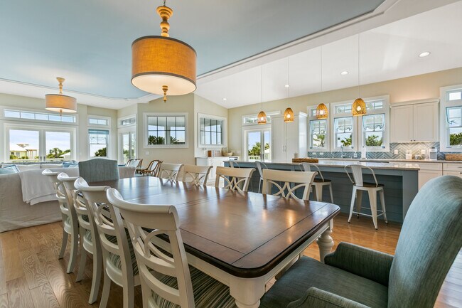 Building Photo - 681 Ocean Palm Way