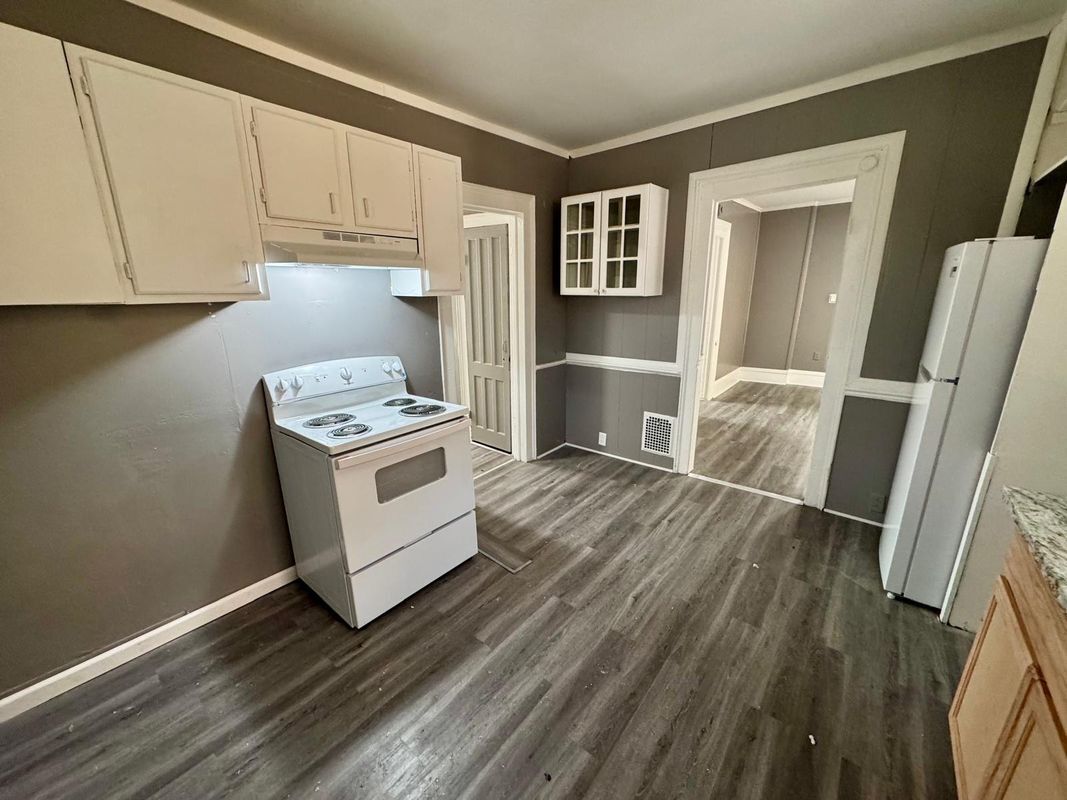 Building Photo - 114 S Carbon St