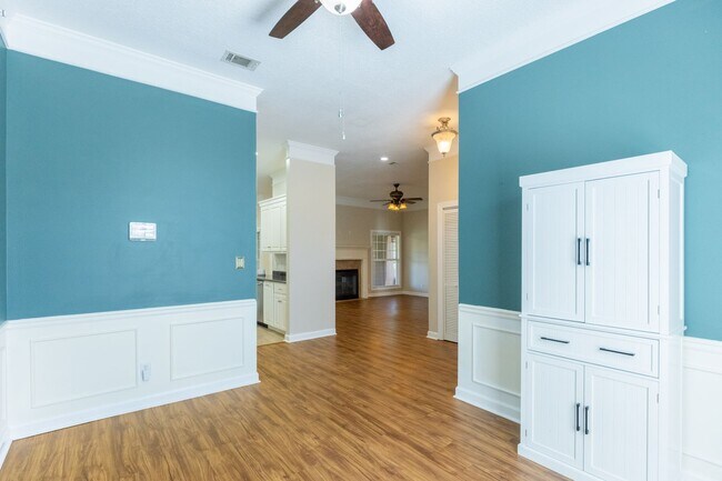 Building Photo - 4004 Grey Oak Dr