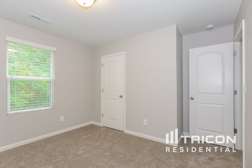 Building Photo - 117 Maple Crest Dr