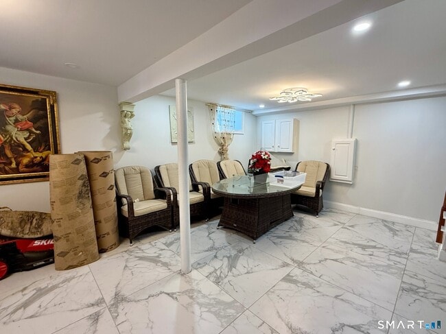 Building Photo - 163 Beechwood Ave