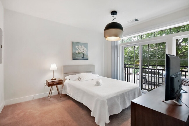 Building Photo - 238 S West St