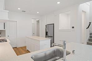 Building Photo - 2702 Parkview Ct