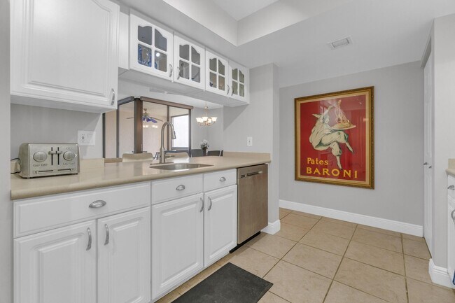 Building Photo - 2255 Lindell Blvd