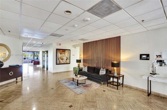 Building Photo - 6422 Collins Ave