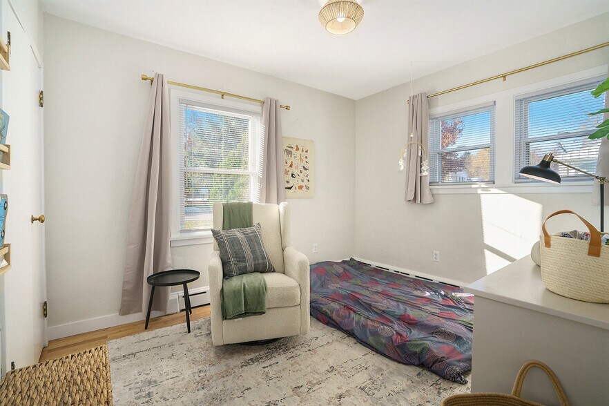 Building Photo - 204 E Spring St