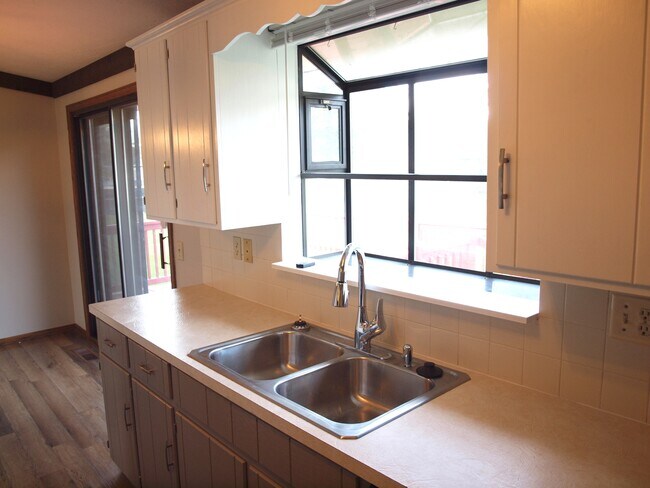 Building Photo - 607 Cheyenne Cir