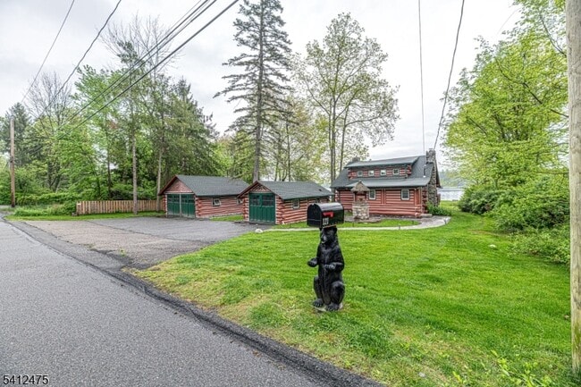 Building Photo - 121 Bearfort Rd