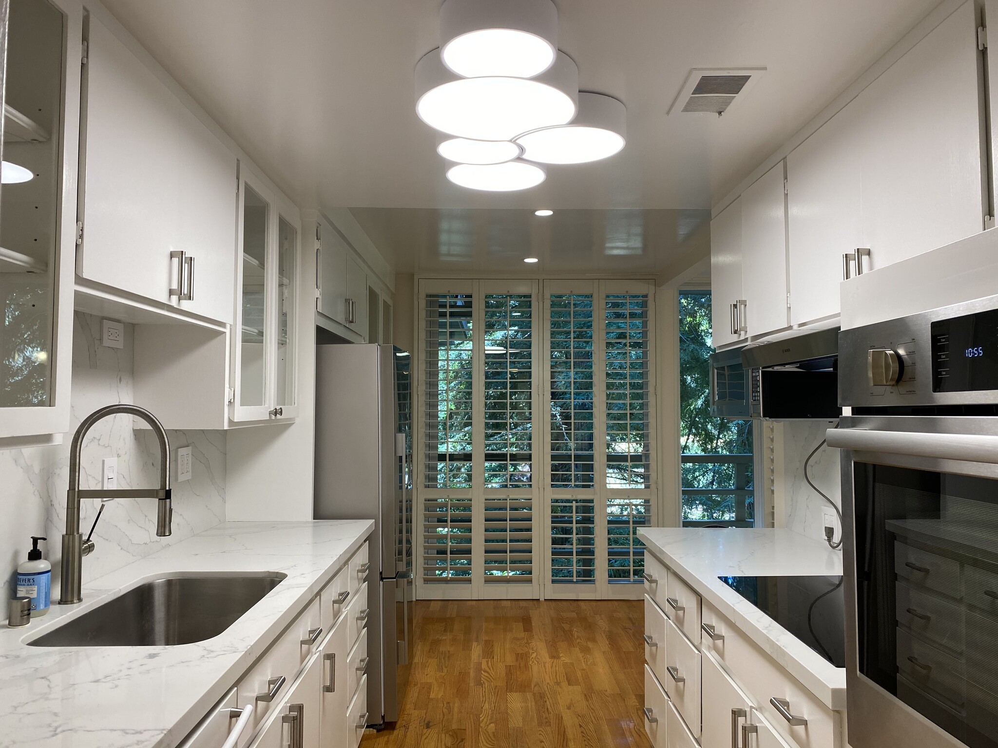 Kitchen - 1100 Sharon Park Dr