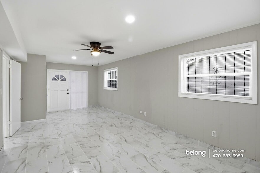 Building Photo - 2403 Tiffany Pl