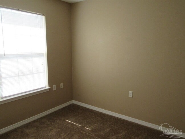 Building Photo - 301 Loveland Cir