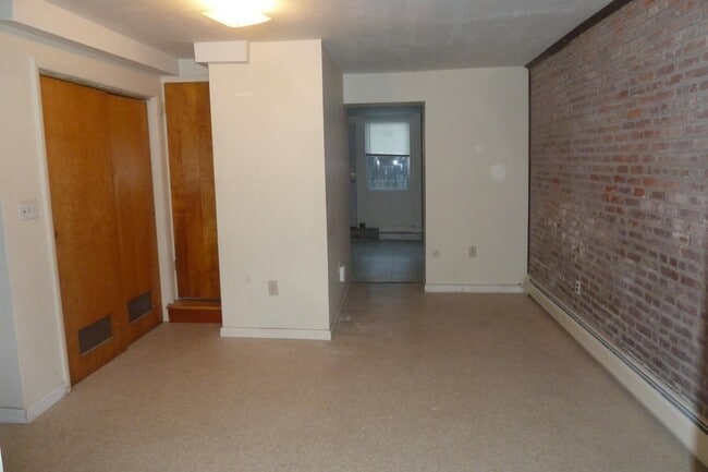 Building Photo - 208 Garden St