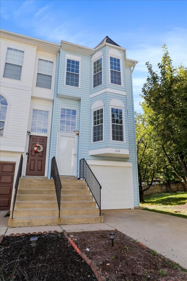 Building Photo - 1310 Hampshire Dr