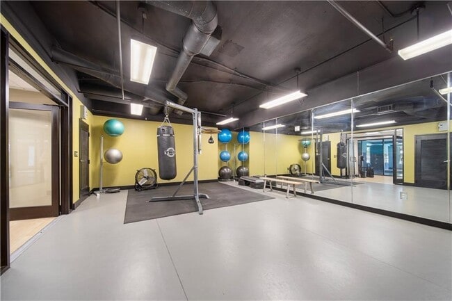 Building Photo - 1101 Juniper St NE