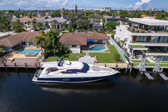 Building Photo - 3080 NE 43rd St