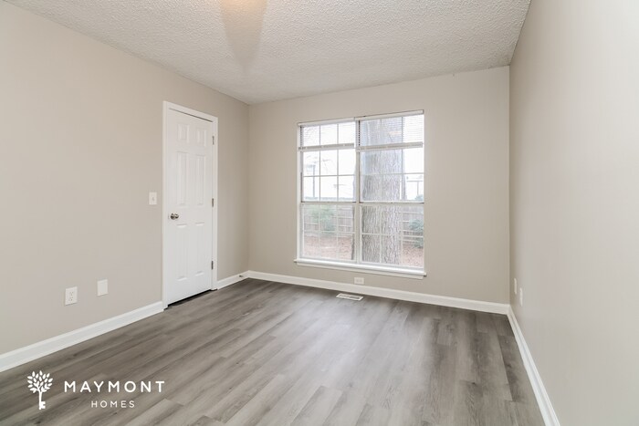 Building Photo - 208 Salusbury Ln