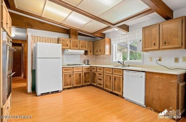 Building Photo - Rare Find! Spacious East Anchorage Home wi...