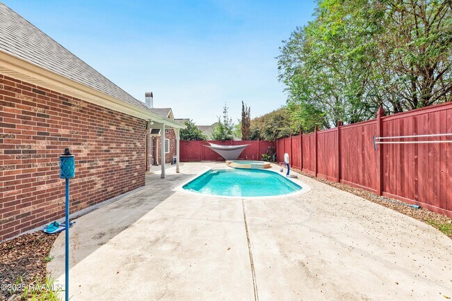 Building Photo - 408 Gordon Crockett Dr