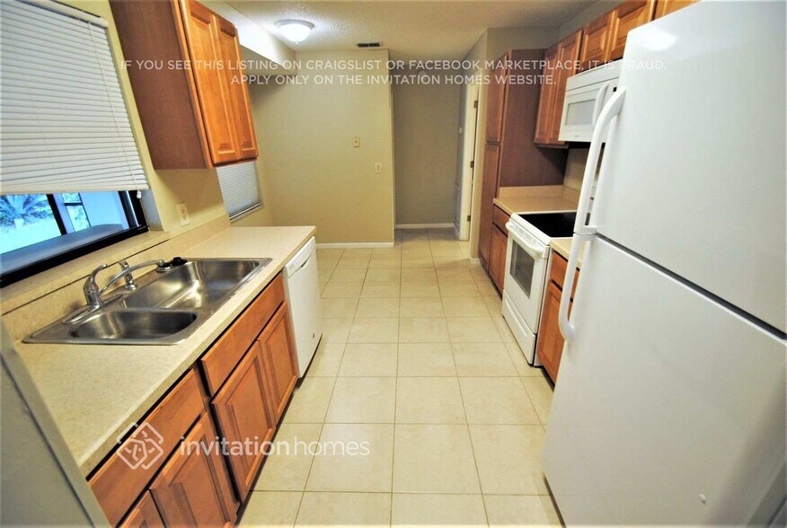 Building Photo - 2231 E Annapolis Dr