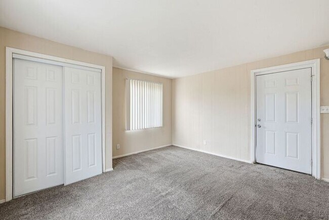 Building Photo - 2520 E Cameron Vista