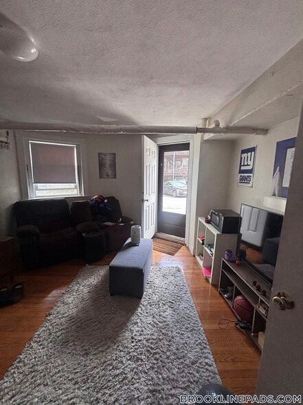 Building Photo - 1589 Beacon St