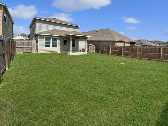 Building Photo - New Braunfels gem